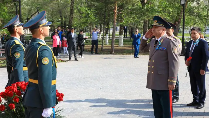 В Астане военнослужащие Вооруженных сил почтили память павших героев
