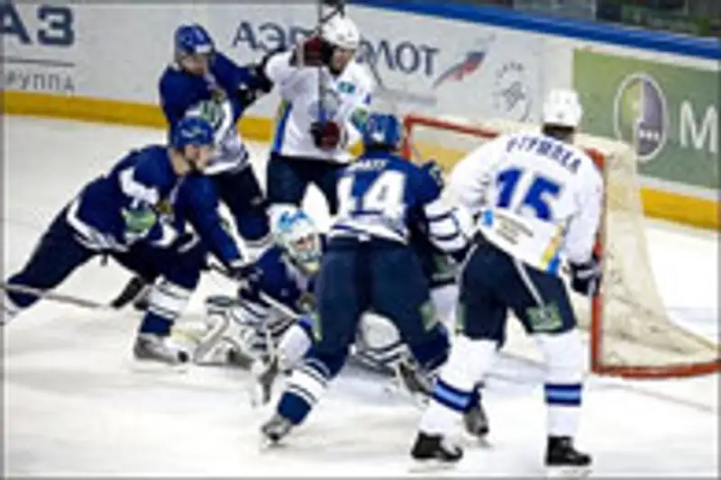 «Амур» разгромил «Барыс» во второй игре в Хабаровске, фото - Новости Zakon.kz от 11.12.2011 20:57