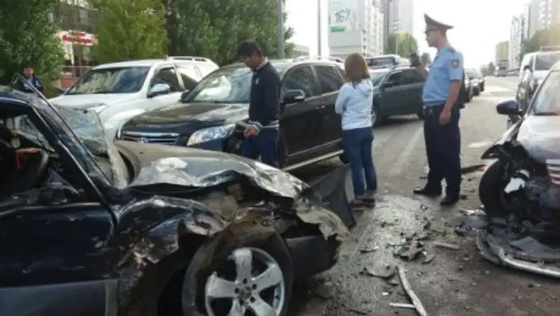 В центре Астаны произошло массовое ДТП