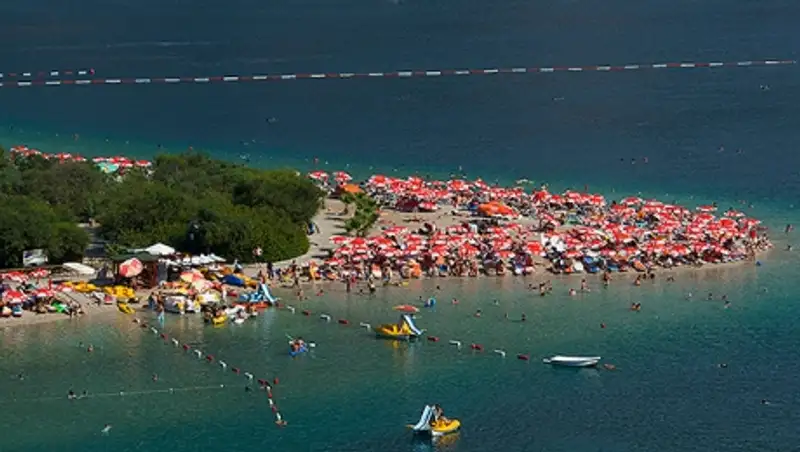 В Турции отложили начало учебного года