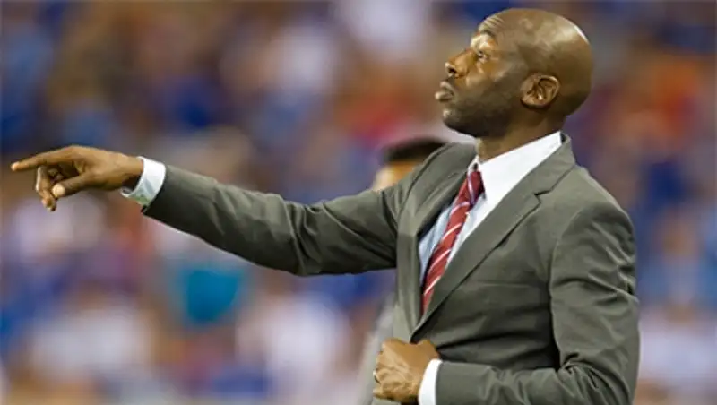 Главный тренер сборной Коста-Рики по футболу подрался с охранником на стадионе