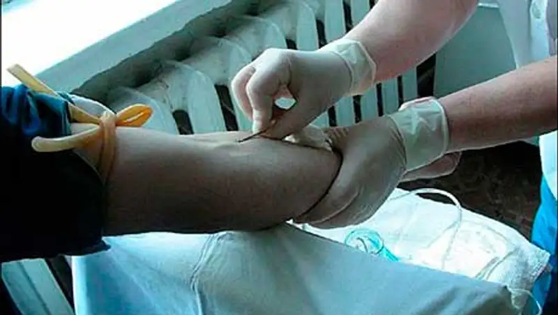 Казахстанцев призывают принять участие в акции по сдаче крови для пострадавших в ДТП, фото - Новости Zakon.kz от 13.11.2013 21:31