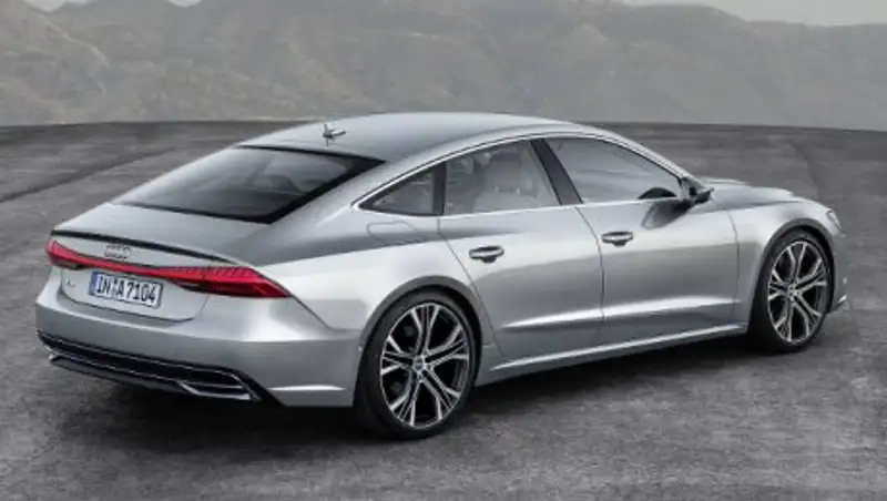 Новая Audi A7 стала компактнее и просторнее