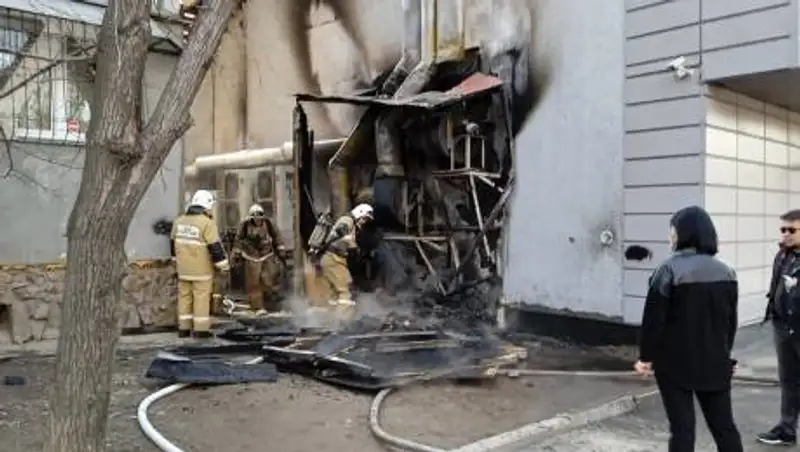 Пожар в алматинском кафе попал на видео