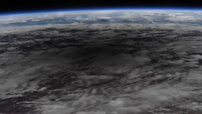 Астронавт с борта МКС показал солнечное затмение из космоса