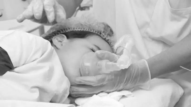 Двухлетняя девочка умерла, отравившись колбасой из магазина