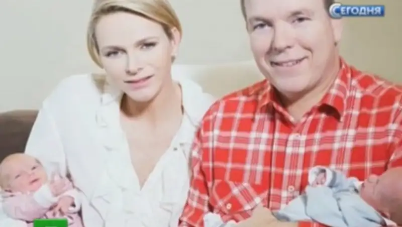 Монакский князь Альбер II впервые показал семейные фото с близнецами 