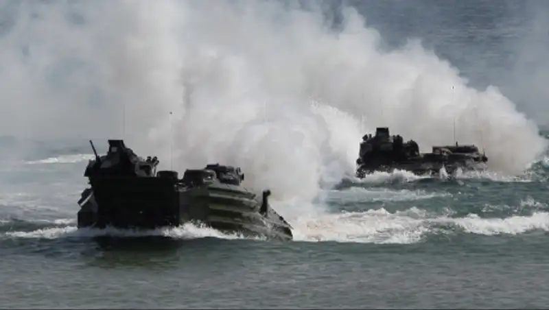 Япония намерена приобрести американские машины-амфибии для обороны отдаленных островов