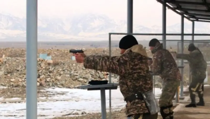 Снайперы АэМВ отрабатывают огневую подготовку и умение действовать в горах