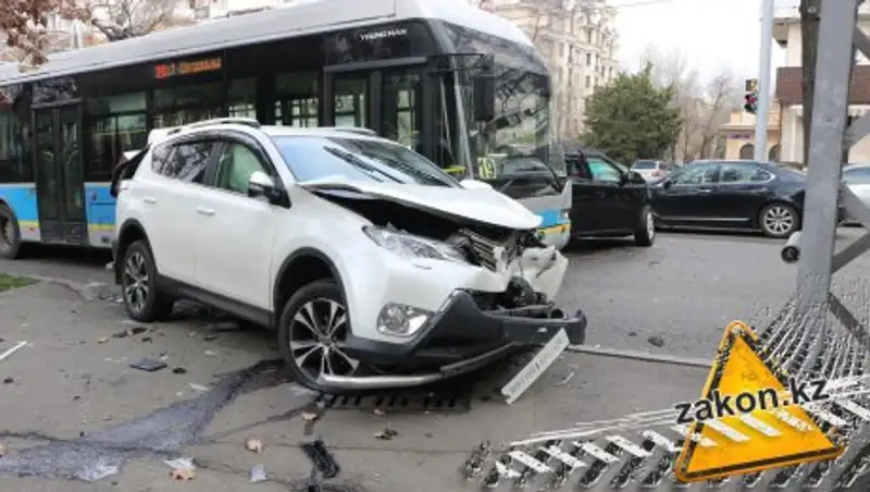 В Алматы в ДТП пострадала 13-летняя девочка