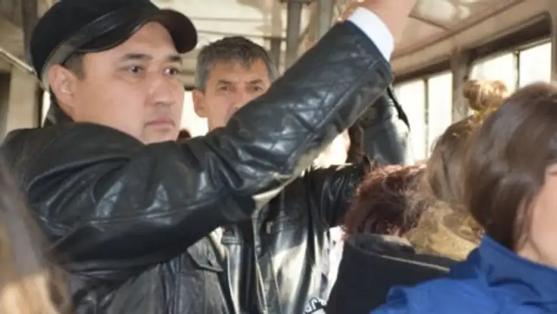 Аким Усть-Каменогорска запретил своему заму пользоваться служебным транспортом