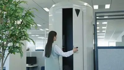 Японцы создали специальную вертикальную капсулу для сна на работе , фото - Новости Zakon.kz от 25.08.2023 02:53