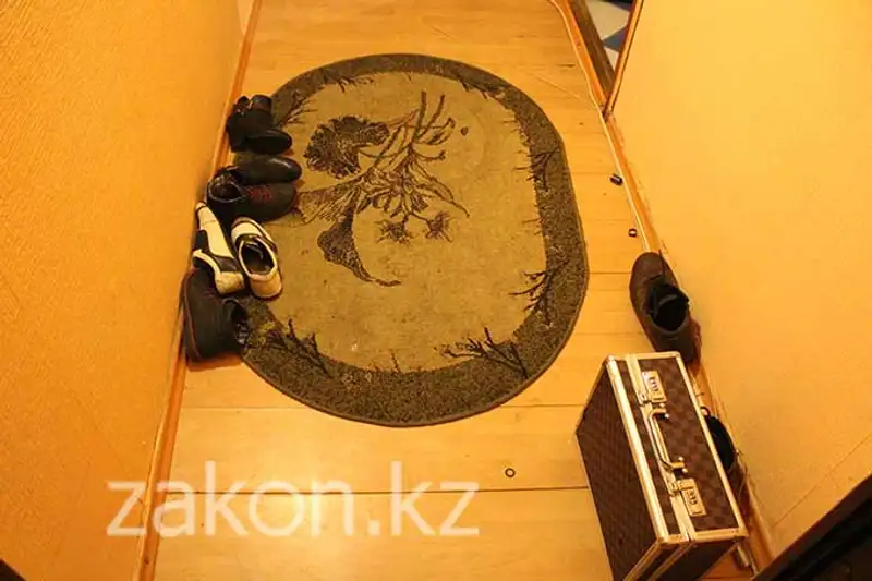 В Алматы молодая женщина погибла, выпав из окна при невыясненных обстоятельствах (фото) В Алматы молодая женщина погибла, выпав из окна при невыясненных обстоятельствах (фото), фото - Новости Zakon.kz от 11.11.2013 18:09