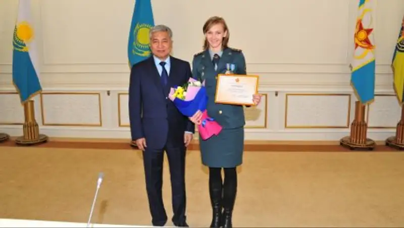 Министр обороны РК поздравил олимпийскую чемпионку с бронзовой медалью в Рио