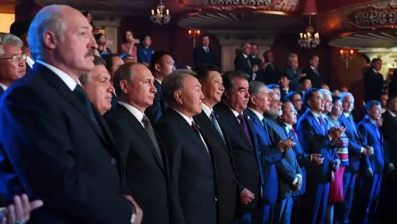 Президент посетил концерт, посвященный проведению Саммита ШОС