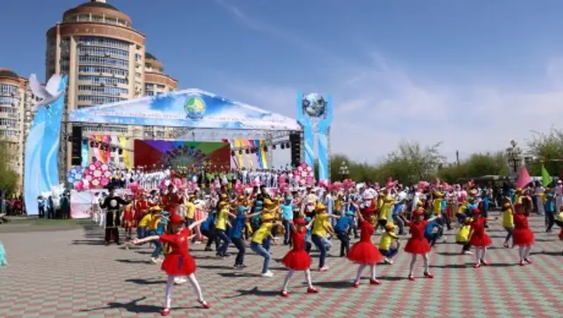 В Атырау с размахом отмечают День единства народов Казахстана