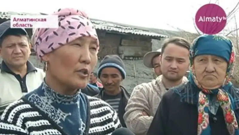 Жители поселка в Алматинской области требуют отставки директора школы