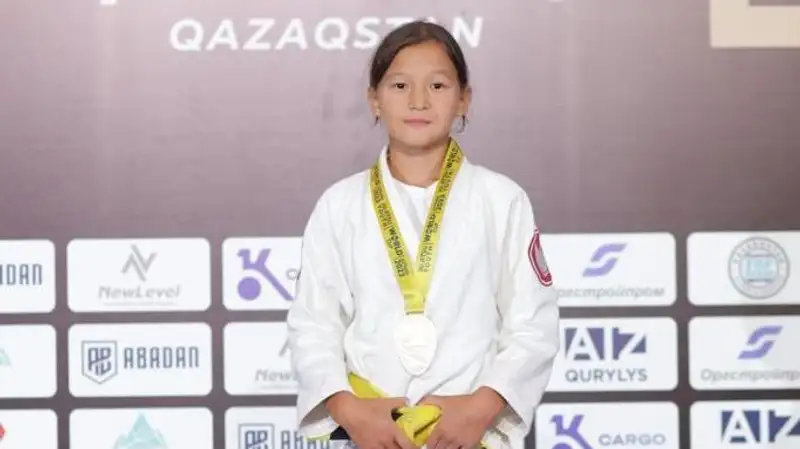 Алисса Миланомен жыныстық қатынас