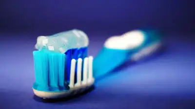 Как чистить зубы без зубной пасты, фото - Новости Zakon.kz от 09.10.2023 09:31