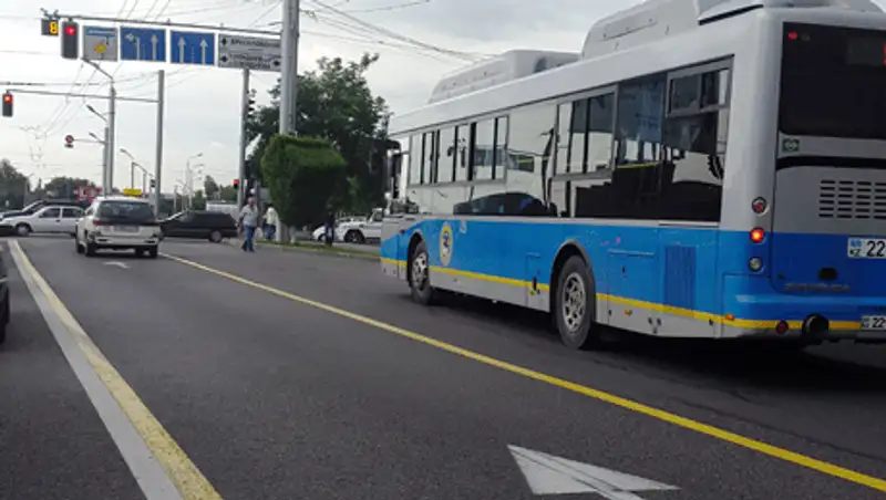 За движение по выделенной полосе алматинским нарушителям грозит штраф в 10 тысяч тенге
