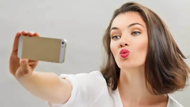 За фото в соцсетях наказали госслужащую в ВКО