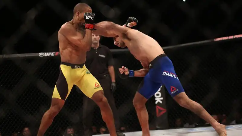 Казахстанцы завоевывают UFC: Морозов в топовых боях недели