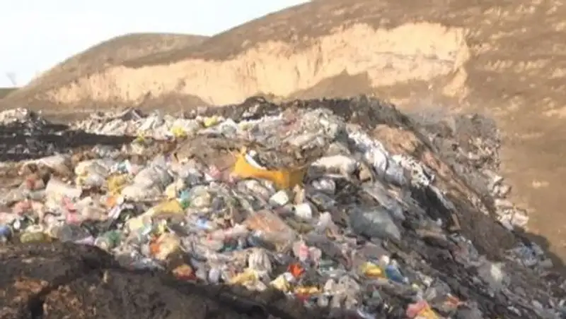 Незаконная свалка травит людей в Шымкенте
