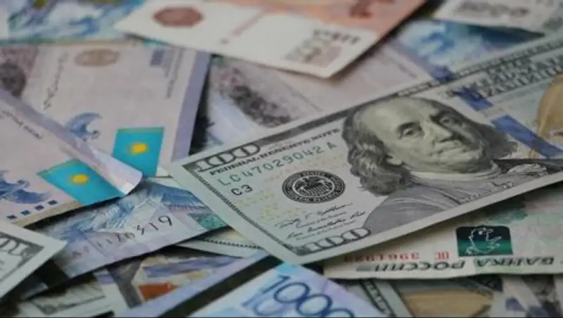 Тенге ослаб в начале недели