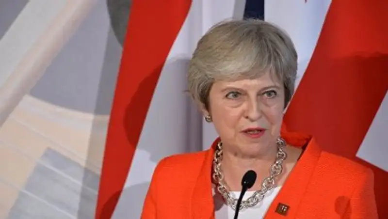 Премьер-министром Великобритании остается Тереза Мэй