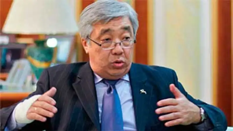 Идрисов назвал позором ситуацию с дипломатом МИД РК, задержанным за контрабанду сигарет, фото - Новости Zakon.kz от 16.10.2013 17:59