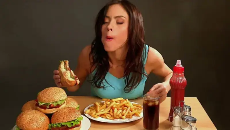 Диетологи назвали провоцирующие старение продукты