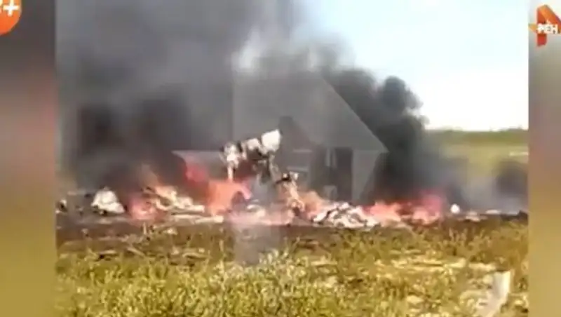 Первые минуты после крушения вертолета Ми-8 попали на видео