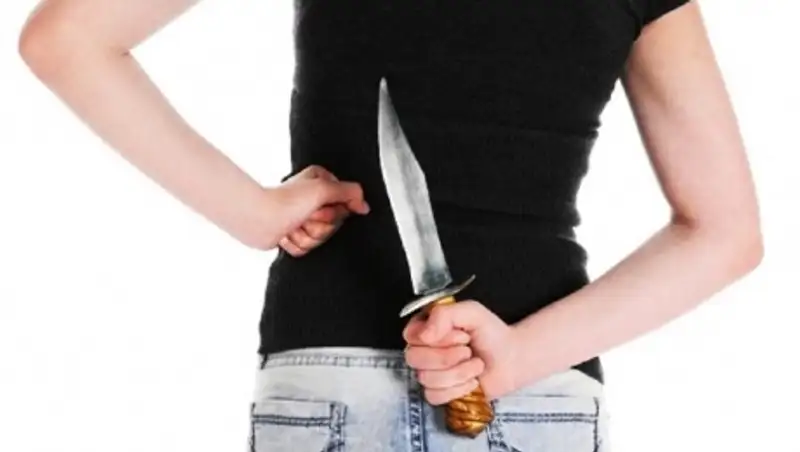 В Мангистау 40-летнюю женщину подозревают в нанесении ножевого ранения собутыльнику