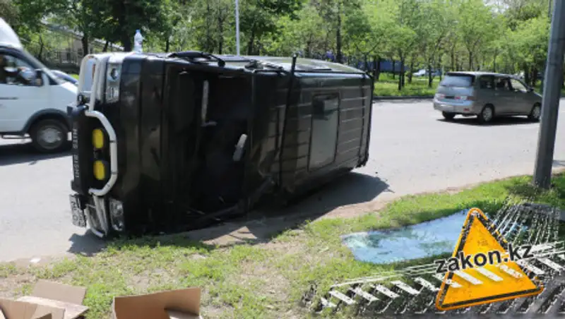 Разворот не в том месте привел к аварии в Алматы
