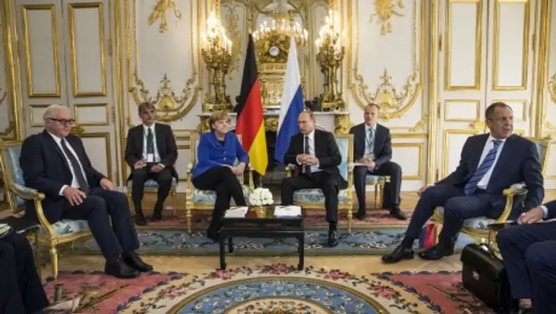 Порошенко последним из лидеров "нормандской четверки" прибыл в Елисейский дворец