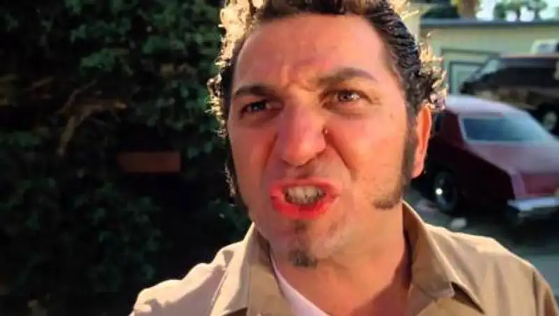 Задержанный обматерил полицейского с головы до ног. Видео выложили в Сеть