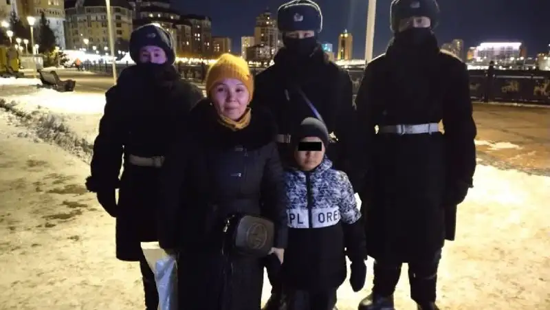 Гвардейцы вернули родителям потерявшегося в Нур-Султане мальчика