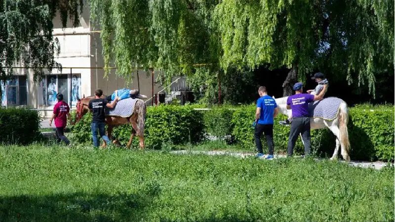 Как иппотерапия помогает детям с особыми потребностями