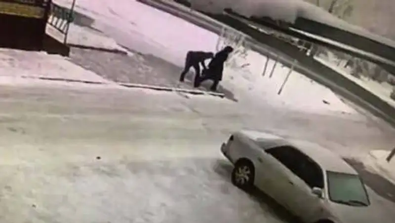 Камера запечатлела ограбление пенсионерки в Талдыкоргане