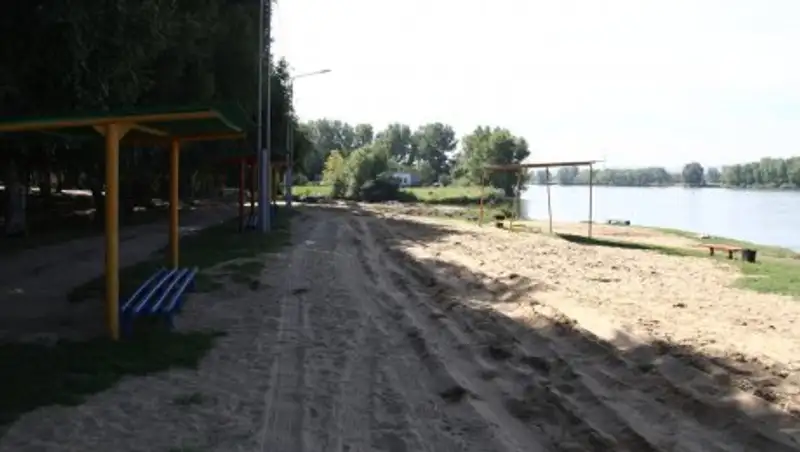 В Усть-Каменогорске благоустройство пляжа завершится к концу купального сезона