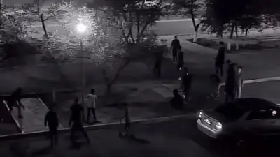 Массовая потасовка подростков в Актау попала на видео, фото - Новости Zakon.kz от 25.09.2023 02:22