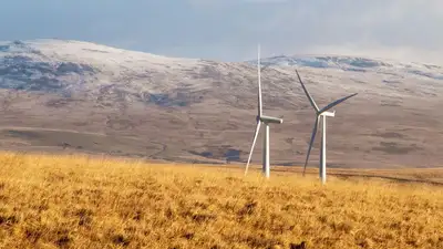 Акмолинцев убеждали вкладывать деньги в "чистую энергию" за рубежом, фото - Новости Zakon.kz от 03.10.2023 12:17