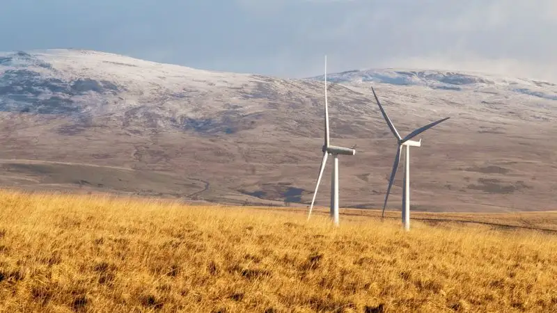 Акмолинцев убеждали вкладывать деньги в "чистую энергию" за рубежом