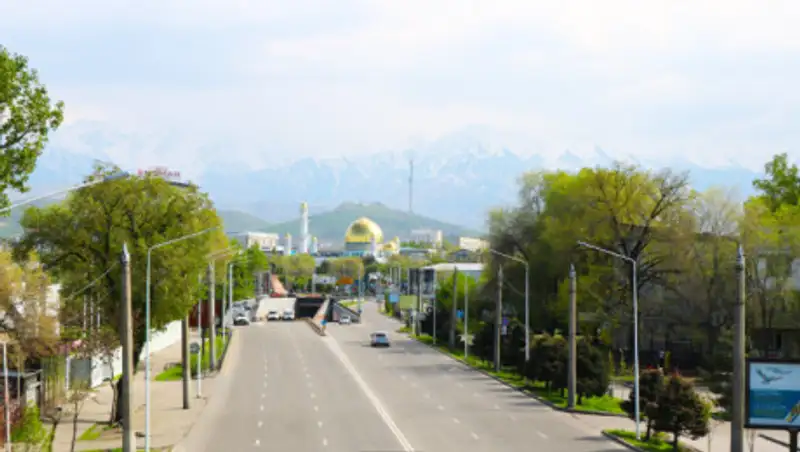 Алматинцам разрешили передвигаться по городу