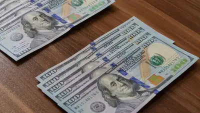 курс иностранных валют в обменниках, фото - Новости Zakon.kz от 16.08.2022 09:43