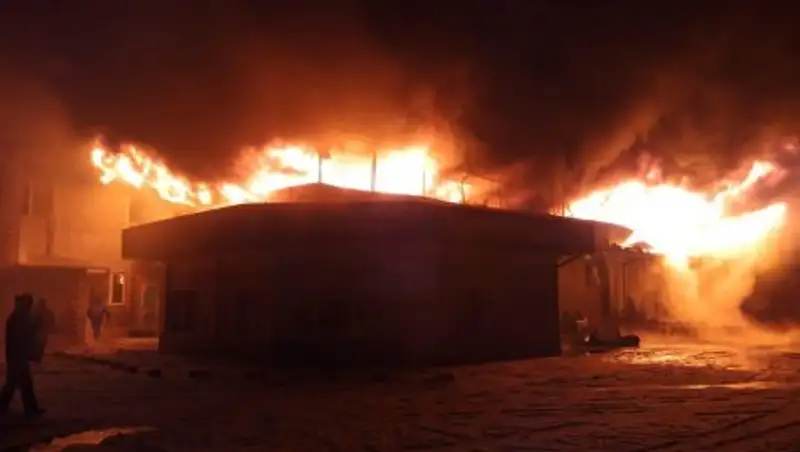 28 пожарных тушили СТО в Алматинской области