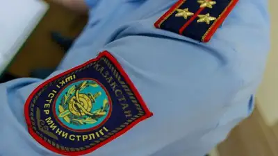 Тело мужчины нашли в одном из дворов Шымкента , фото - Новости Zakon.kz от 02.05.2023 02:12