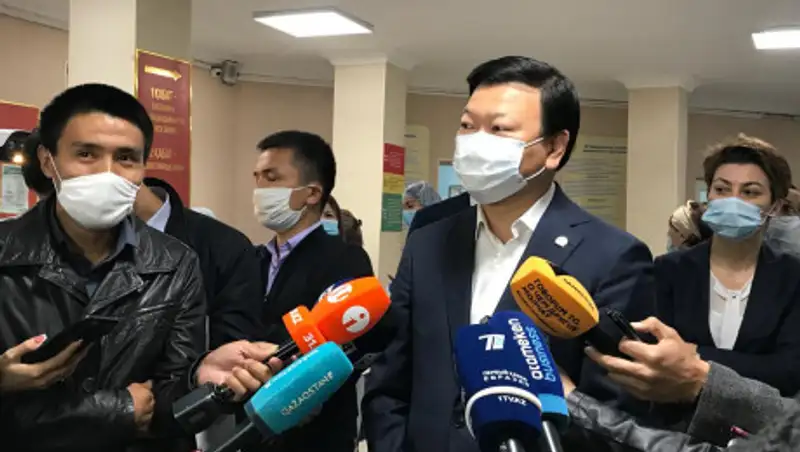 Глава Минздрава получил прививку от гриппа