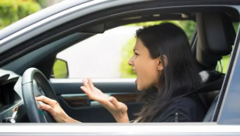 Женщины за рулем ведут себя агрессивнее мужчин