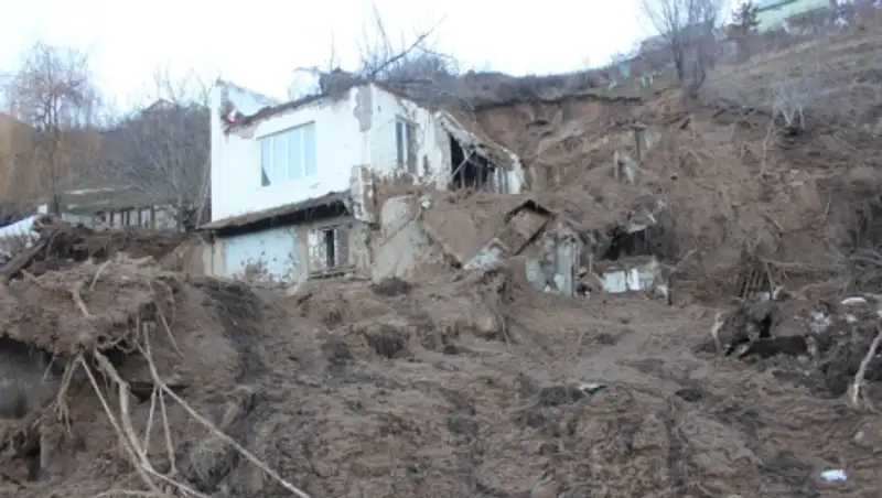 Грязевая масса накрыла дачный дом в Алматы